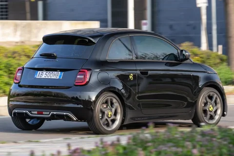 Abarth 500 500e Urban 2023 view 2