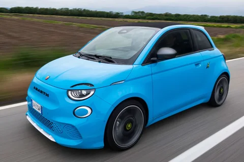 Abarth 500 500eC Urban 2023 view 8