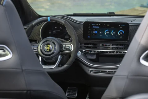 Abarth 500 500eC Urban 2023 view 11