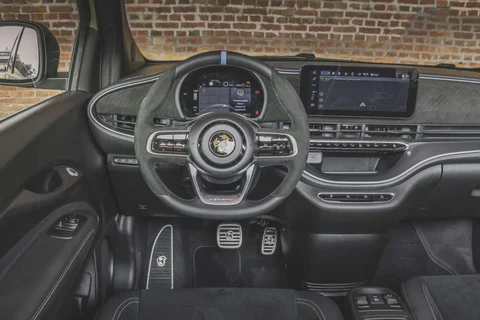 Abarth 500 500eC Urban 2023 view 12