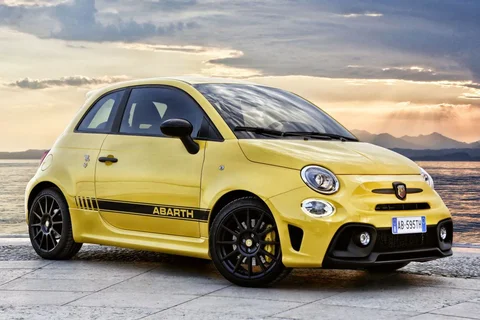 Abarth 595 1.4 T-Jet 145 2016 view 2