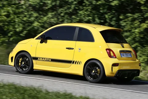 Abarth 595 1.4 T-Jet 145 2016 view 4