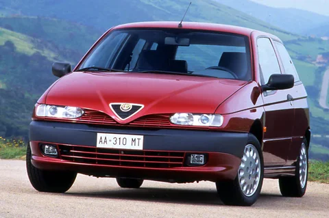 Alfa Romeo 145 1.6 i.e. 1994 view 11
