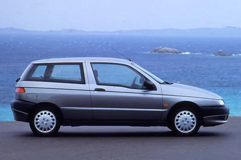 Alfa Romeo 145 1.6 i.e. 1994 view 2