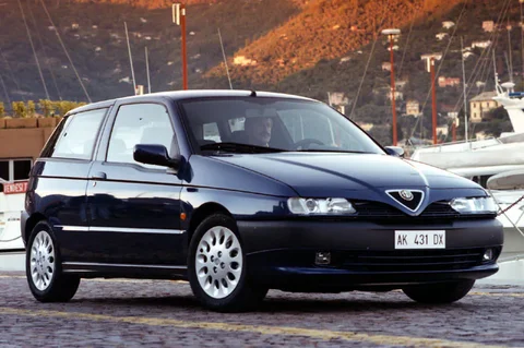 Alfa Romeo 145 1.6 i.e. 1994 view 3