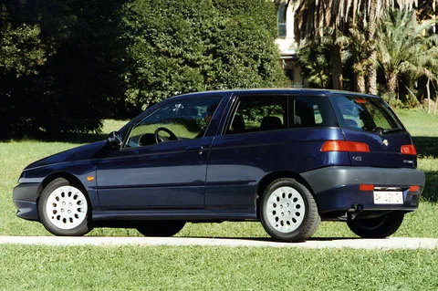 Alfa Romeo 145 1.6 i.e. 1994 view 4
