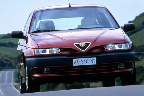 Alfa Romeo 145 1.6 i.e. 1994 view 6