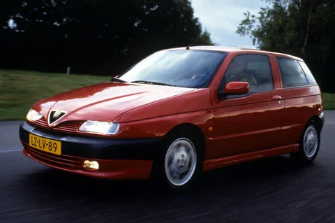Alfa Romeo 145 1.6 i.e. 1994 view 7