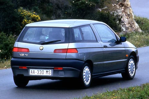 Alfa Romeo 145 1.6 i.e. 1994 view 8