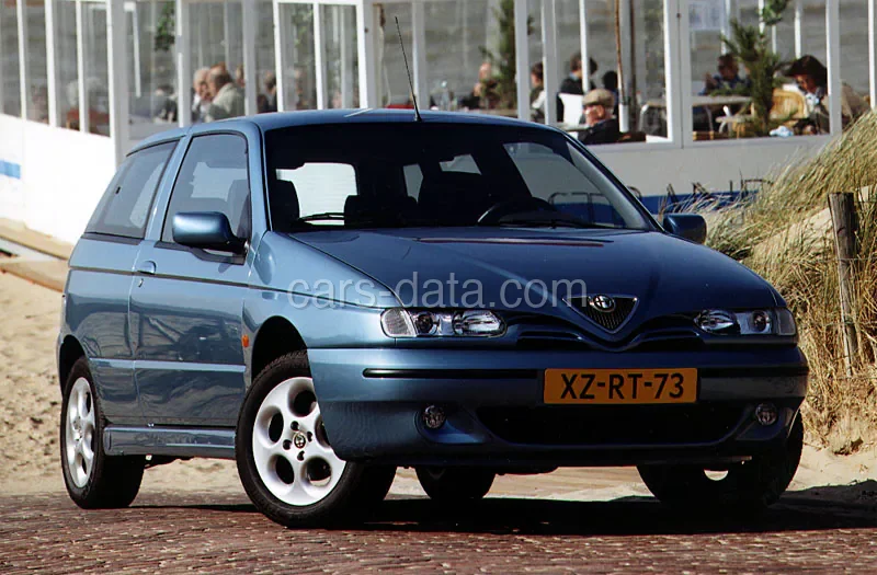 Alfa Romeo 145 1.9 JTD 1999 front view
