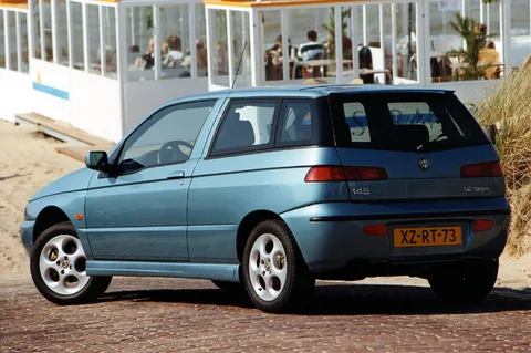 Alfa Romeo 145 1.9 JTD 1999 view 2