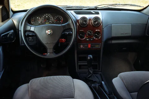 Alfa Romeo 145 1.9 JTD 1999 view 3