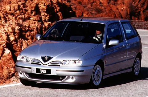 Alfa Romeo 145 1.9 JTD 1999 view 4