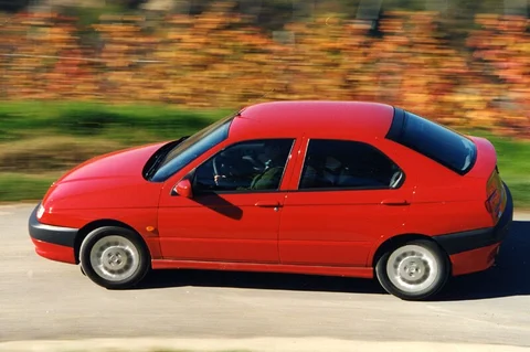 Alfa Romeo 146 1.4 i.e. 1995 view 9