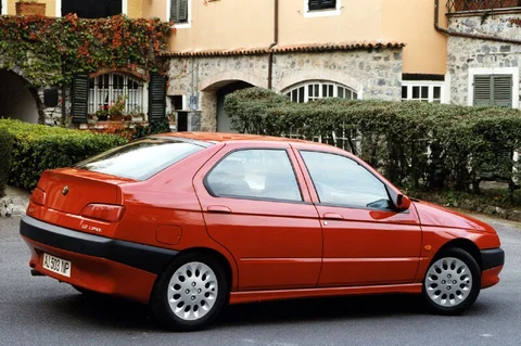 Alfa Romeo 146 1.4 i.e. 1995 view 2