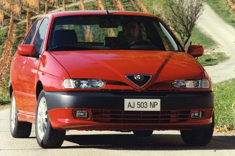 Alfa Romeo 146 1.4 i.e. 1995 view 3