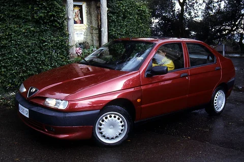Alfa Romeo 146 1.4 i.e. 1995 view 6