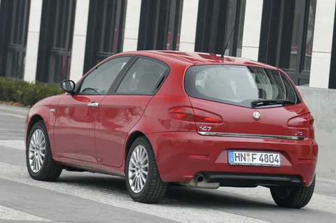 Alfa Romeo 147 1.6 T.Spark 16V Impression 2005 view 4