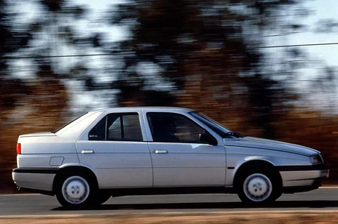 Alfa Romeo 155 2.5 V6 1992 view 3