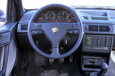 Alfa Romeo 155 2.5 V6 1992 view 10