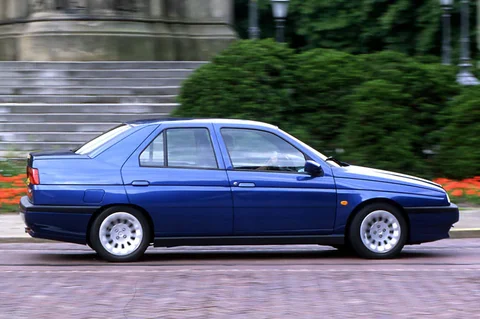 Alfa Romeo 155 2.0 TD 1995 view 2
