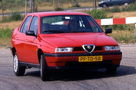 Alfa Romeo 155 2.0 TD 1995 view 4