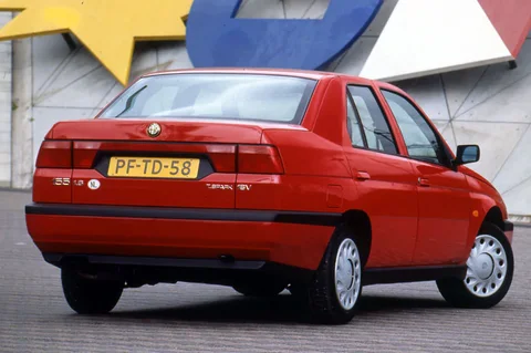 Alfa Romeo 155 2.0 TD 1995 view 8