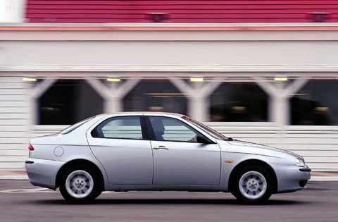 Alfa Romeo 156 2.4 JTD 2000 view 2