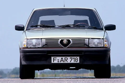 Alfa Romeo 33 1.3 Milano 1985 view 4