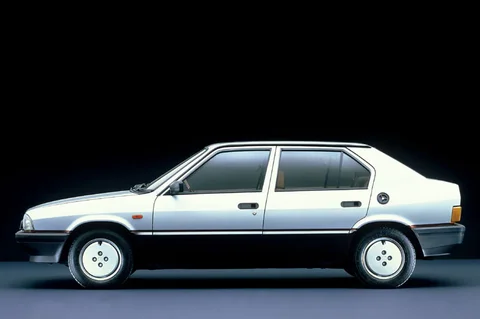 Alfa Romeo 33 1.3 Milano 1985 view 6