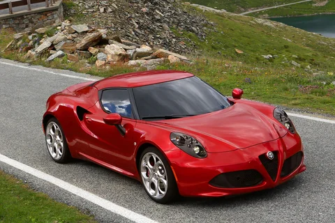 Alfa Romeo 4C 1.750 Tbi 2013 view 4