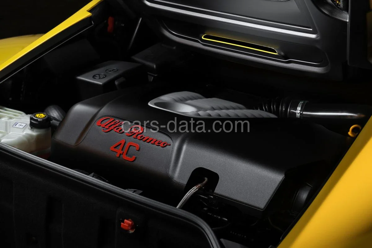 Alfa Romeo 4C Spider 1.750 Tbi 2015 front view