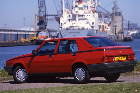 Alfa Romeo 75 1.8 i.e. 1990 view 4