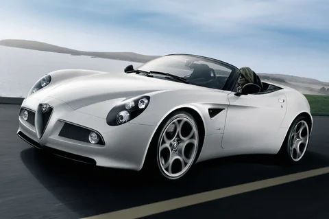 Alfa Romeo 8C Spider 2010 view 2