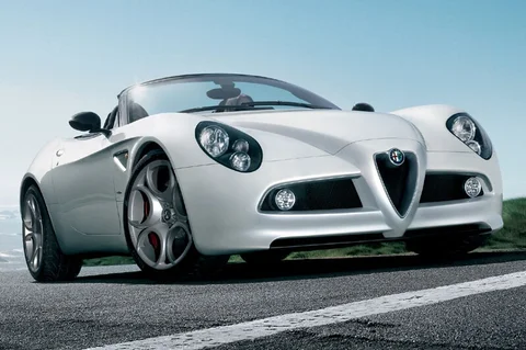 Alfa Romeo 8C Spider 2010 view 3