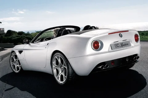 Alfa Romeo 8C Spider 2010 view 4