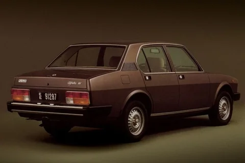 Alfa Romeo Alfetta 2.0 L 1977 view 2