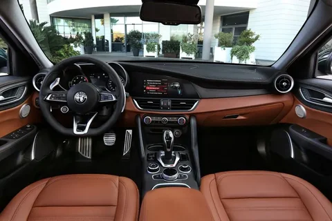 Alfa Romeo Giulia 2.0T 200hp 2020 view 2