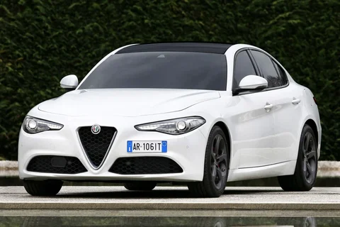 Alfa Romeo Giulia 2.0T 200hp 2016 view 9