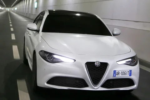 Alfa Romeo Giulia 2.0T 200hp 2016 view 11