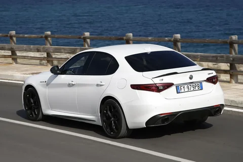 Alfa Romeo Giulia 2.0T 200hp 2020 view 4