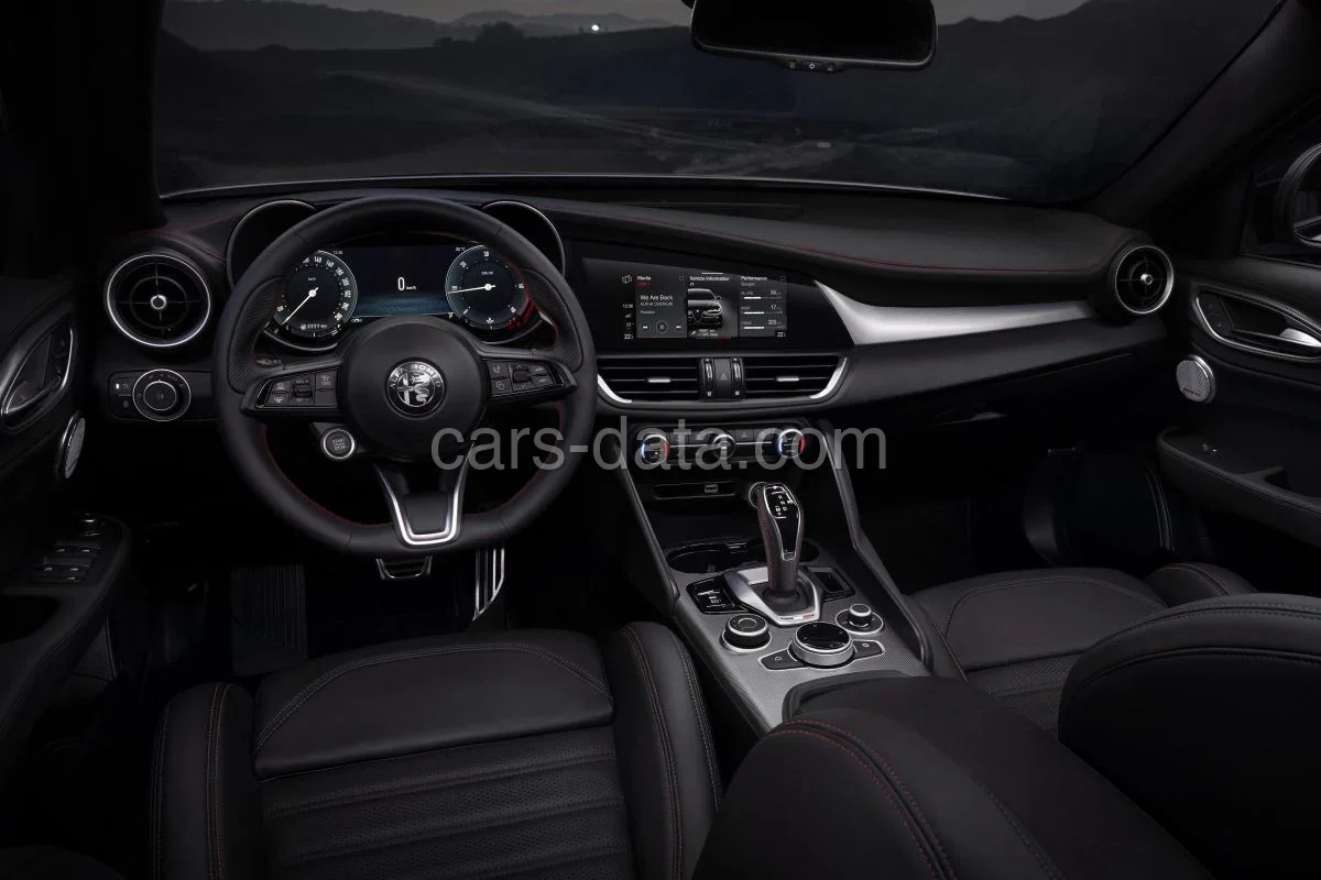 Alfa Romeo Giulia Quadrifoglio 2023 front view