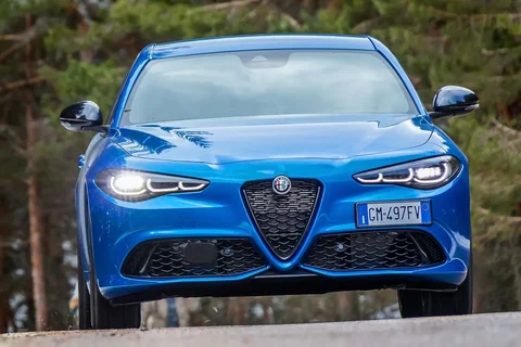 Alfa Romeo Giulia Quadrifoglio 2023 view 3