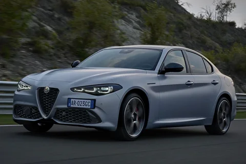 Alfa Romeo Giulia Quadrifoglio 2023 view 4