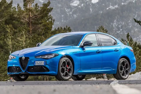 Alfa Romeo Giulia Quadrifoglio 2023 view 7