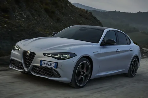 Alfa Romeo Giulia Quadrifoglio 2023 view 9