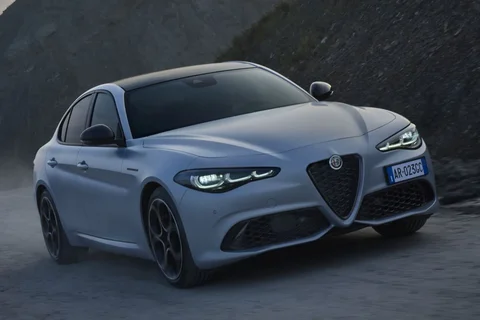 Alfa Romeo Giulia Quadrifoglio 2023 view 10