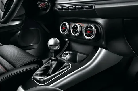 Alfa Romeo Giulietta 2.0 JTDm 140 Progression 2010 view 4