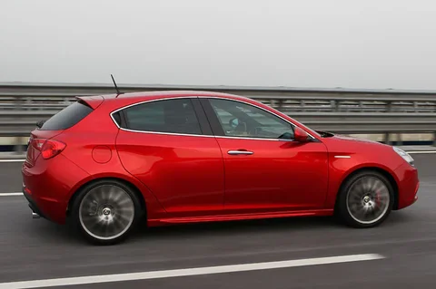 Alfa Romeo Giulietta 2.0 JTDm 140 Progression 2010 view 5