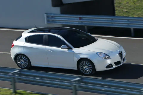 Alfa Romeo Giulietta 2.0 JTDm 140 Progression 2010 view 7